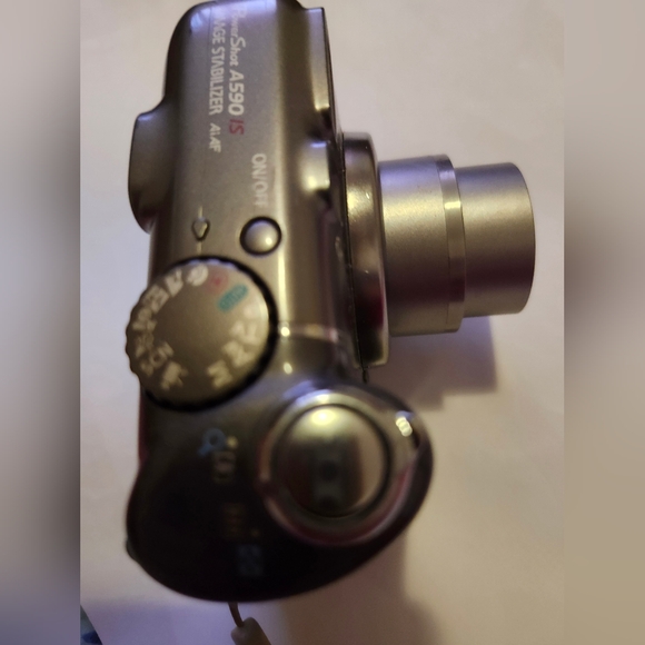 Vintage Canon Power Shot A590 Digital Camera - Picture 2 of 8